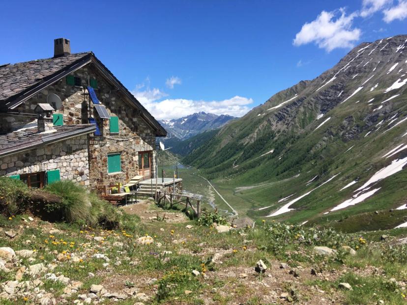 Rifugio Elisabetta se traduit en français par "Refuge Elisabetta". image 1