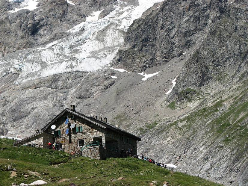 Rifugio Elisabetta se traduit en français par "Refuge Elisabetta". image 2