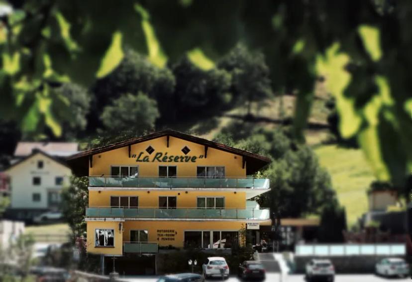Hotel la Réserve image 1