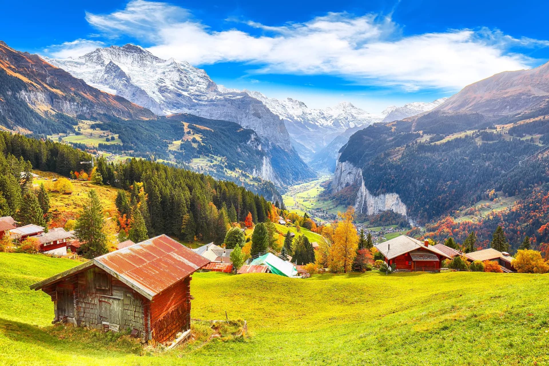Fabulous autumn view of picturesque alpine Wengen village and Lauterbrunnen Valley with snow-capped mountains.