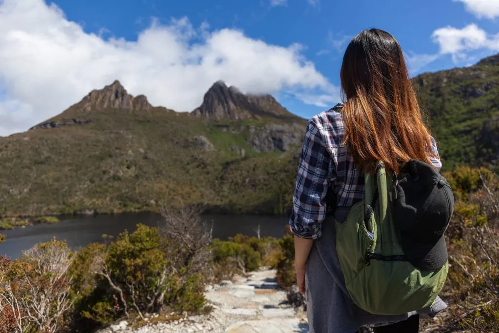 A lady traveler with Cradle Mountain in the background.